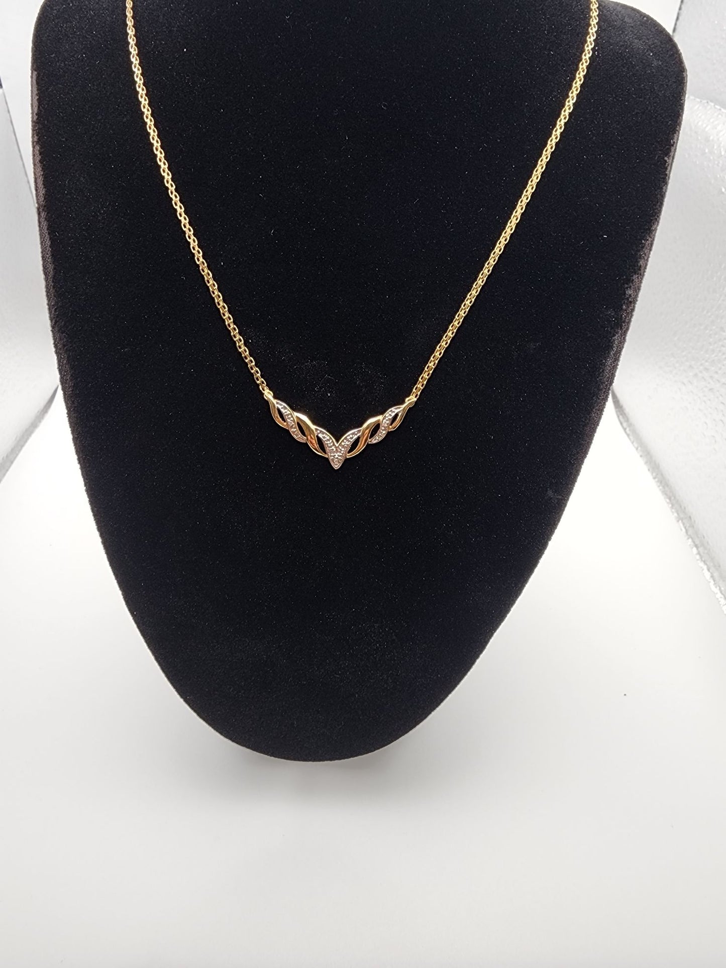 10k Yellow Gold and Diamond Necklace with beautiful Chain
