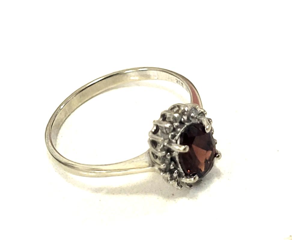 10K White Gold Ring with Garnet and Diamonds Gemstones