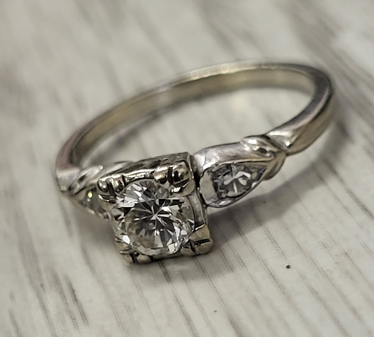 14K White Gold Ring with 0.48CT Diamond