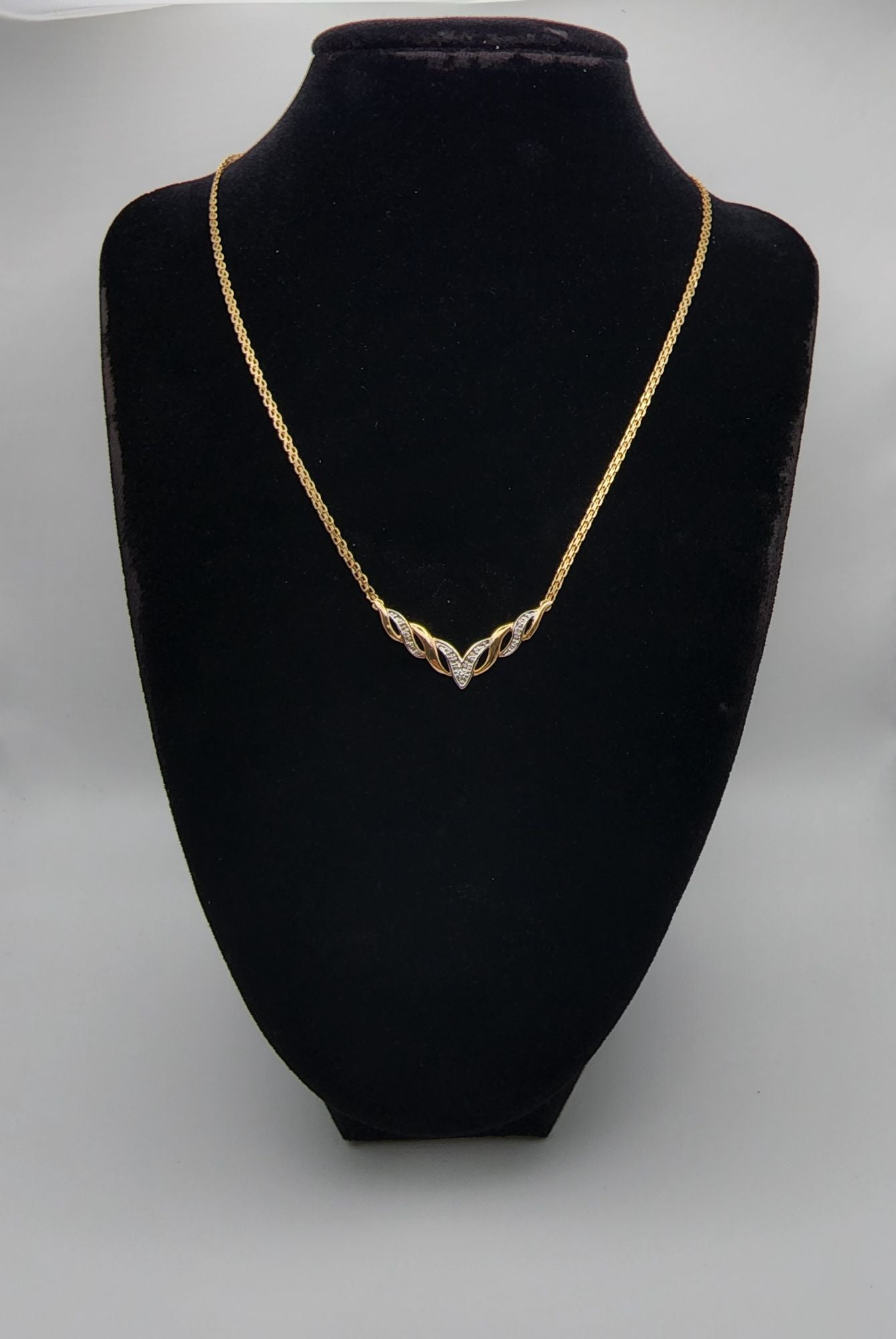10k Yellow Gold and Diamond Necklace with beautiful Chain