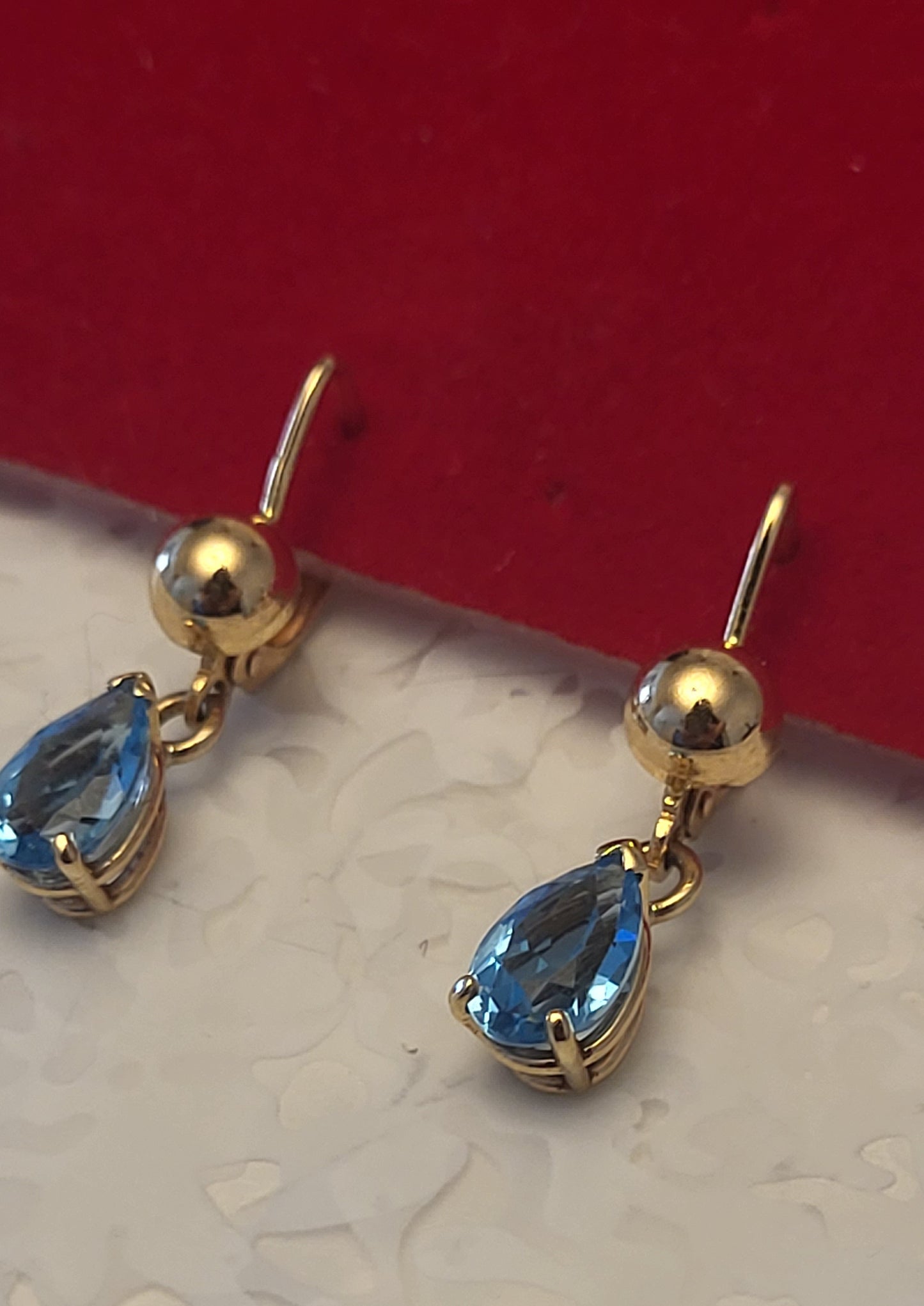 18K Yellow Gold Earrings with Topaz Gemstone