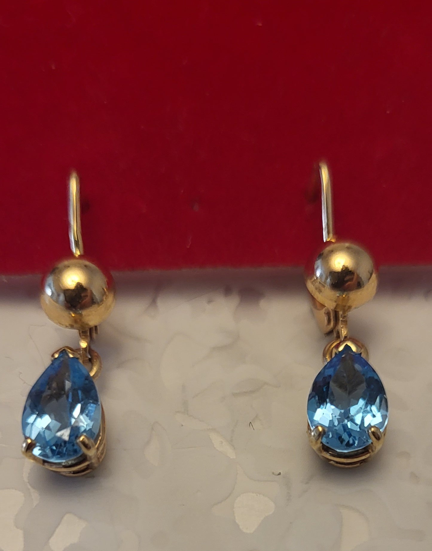 18K Yellow Gold Earrings with Topaz Gemstone