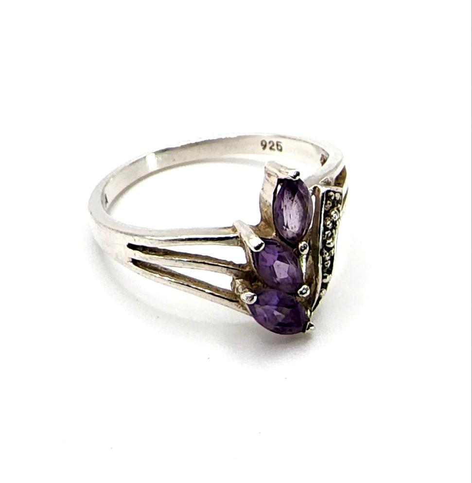 925 Sterling Silver Ring  with Lilac Amythest Gemstones