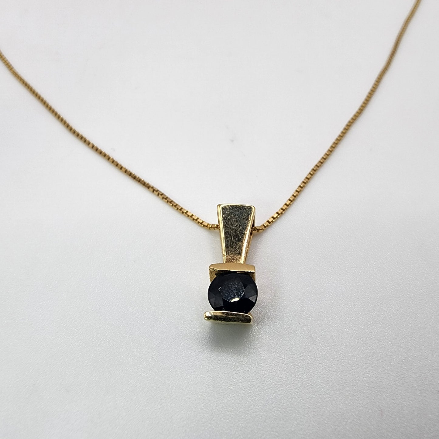 14k Yellow Gold Sapphire Pendant Necklace