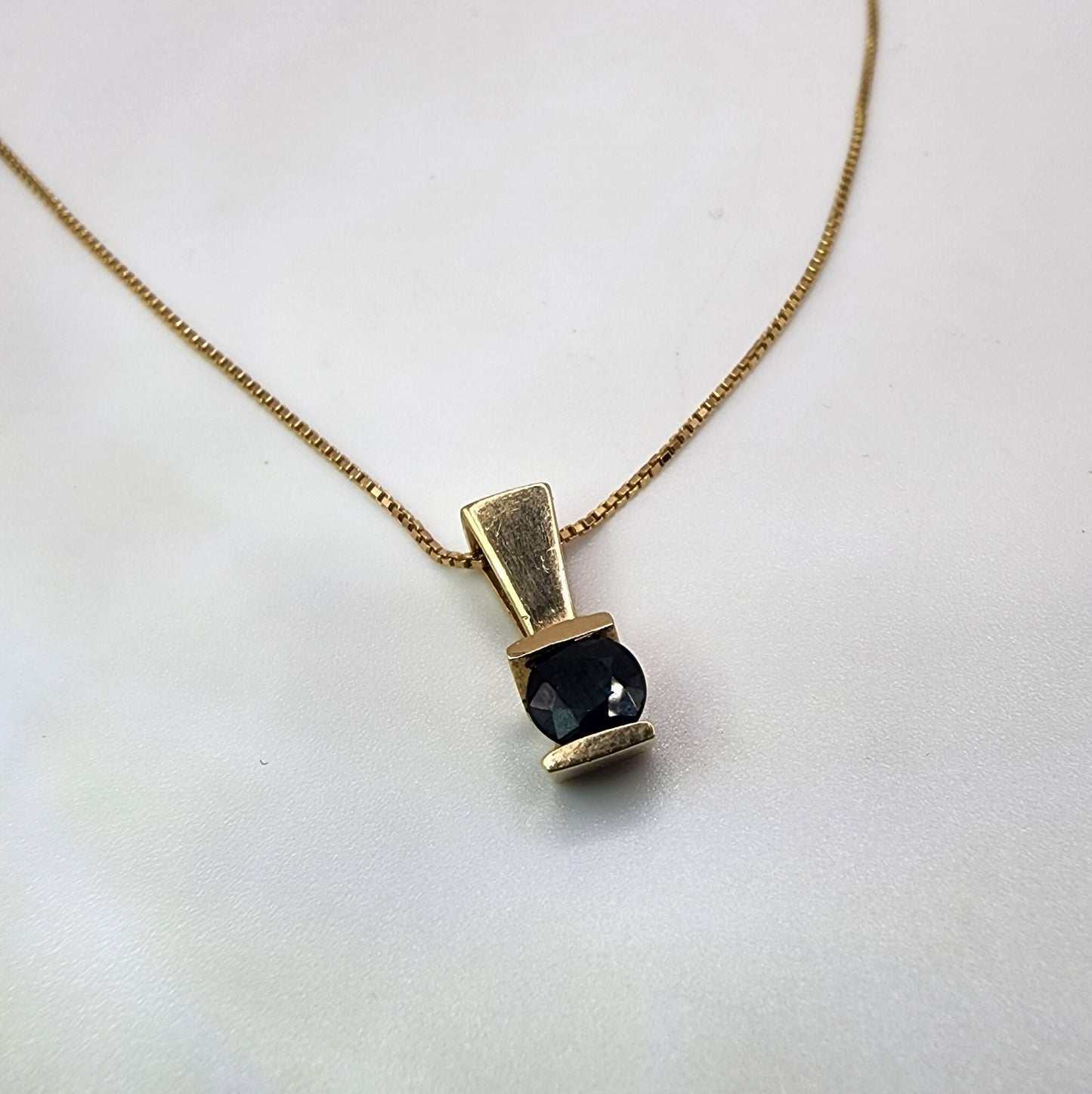 14k Yellow Gold Sapphire Pendant Necklace