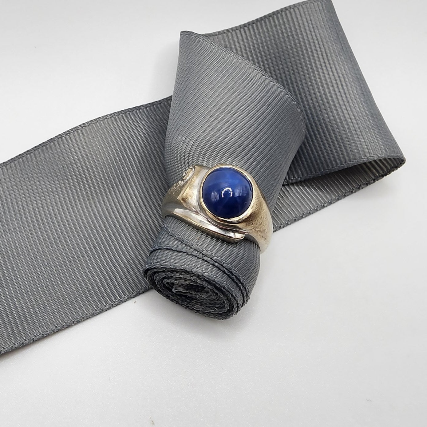 10k White Gold Star Sapphire Ring